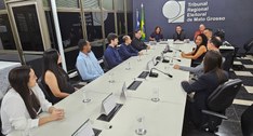TRE-MT empossa 10 novos servidores e servidoras aprovados em concurso