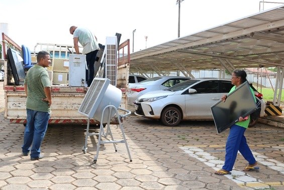 TRE-MT ENTREGA DE MATERIAIS DOADOS À ASMATS TRE-MT ENTREGA DE MATERIAIS DOADOS À ASMATS