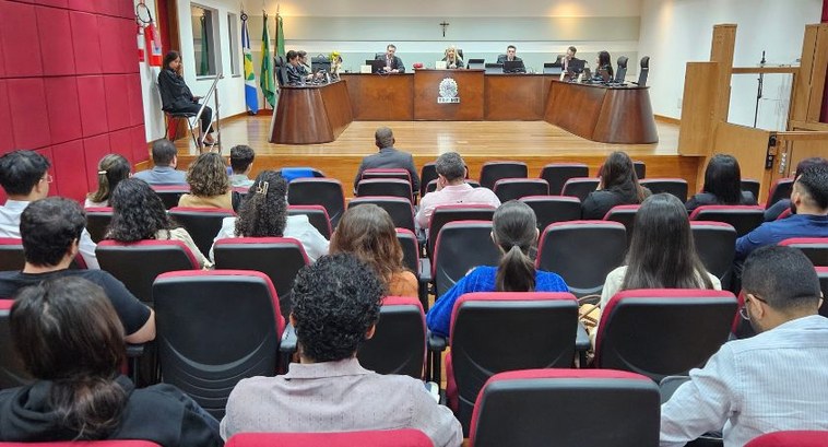 TRE-MT Estudantes de Direito da UNIC conhecem funcionamento da Justiça Eleitoral em visita guiada ao TRE-MT TRE-MT Estudantes de Direito da UNIC conhecem funcionamento da Justiça Eleitoral em visita guiad...