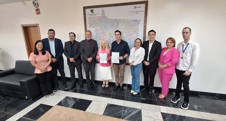 Público-alvo são jovens com idades entre 15 e 17 anos; Estado vai atuar na oferta de transporte ...