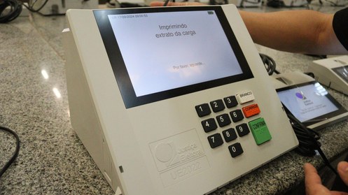 TRE-MT inicia geração de mídias e carga e lacre de urnas para Eleições 2026