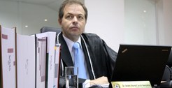 Juiz membro substituto e Juiz auxiliar da Propaganda Eleitoral 2014 Dr. André Stumpf Jacob Gonça...