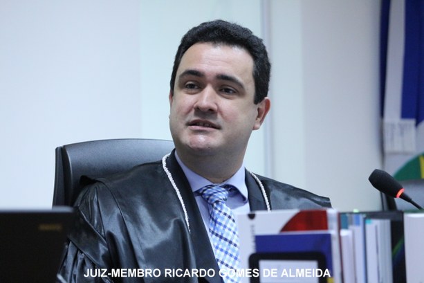 Dr. Ricardo Gomes de Almeida Juiz-Membro