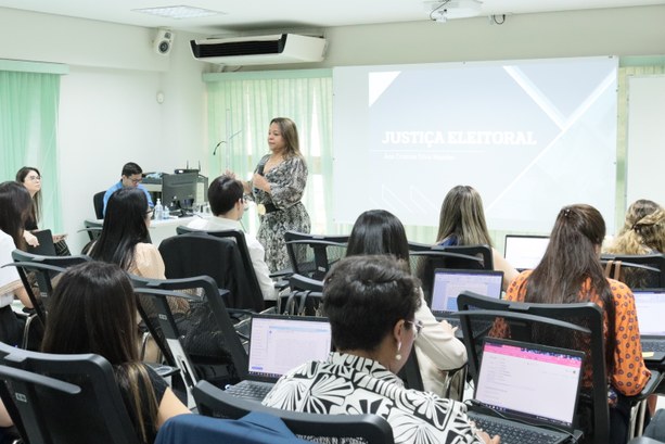 TRE-MT MÓDULO DE DIREITO ELEITORAL EM CURSO DE FORMAÇÃO - CAPA TRE-MT MÓDULO DE DIREITO ELEITORAL EM CURSO DE FORMAÇÃO - CAPA