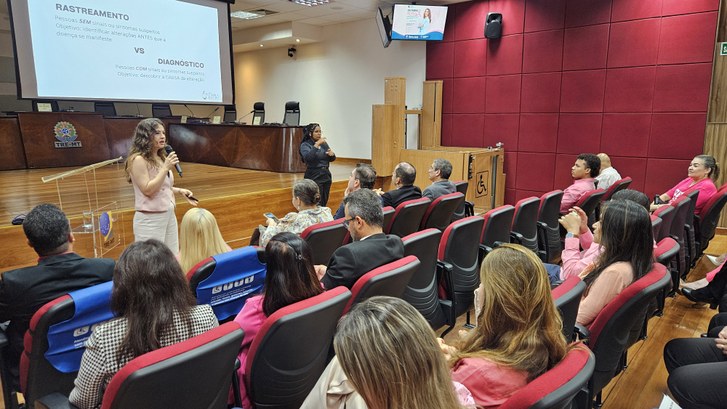 TRE-MT Palestra incentiva prevenção ao câncer de mama e câncer de colo de útero