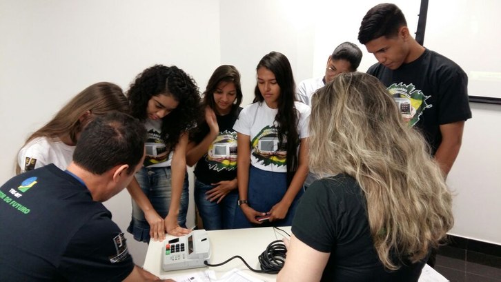 TRE-MT PALESTRA MESARIOS PALESTRA MESARIOS