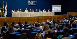Desembargadora Maria Helena Póvoas durante encontro da OAB + Mulher em 25.08.15