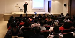 Steve Dubner durante palestra em 29.10.15