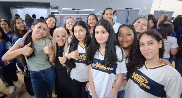 TRE-MT Presidente do TRE-MT acompanha atendimento eleitoral a estudantes na Arena Pantanal