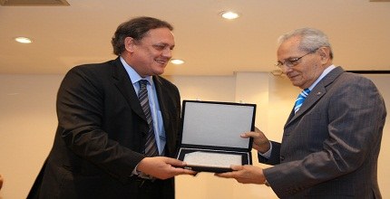 TRE-MT Presidente presta homenagem aos que o precederam TRE-MT Presidente presta homenagem aos que o precederam