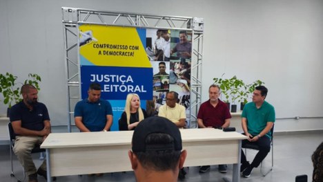 O Tribunal Regional Eleitoral de Mato Grosso (TRE-MT) realizou a entrega e o plantio de mudas de...