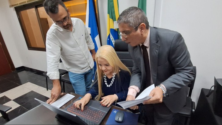 Etapa sincroniza os dados de candidatos e eleitores com o Tribunal Superior Eleitoral (TSE) para...