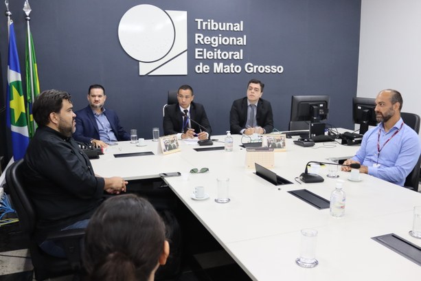 TRE-MT REUNIÃO COM MP SOBRE COMBATE A CRIMES CIBERNÉTICOS TRE-MT REUNIÃO COM MP SOBRE COMBATE A CRIMES CIBERNÉTICOS