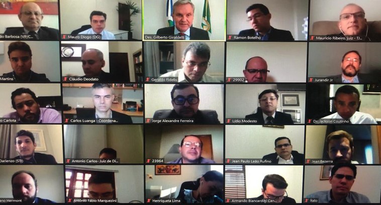 Foto mostra reunião realizada videoconferência 