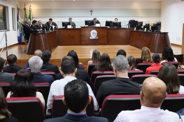 TRE-MT Sessão de eleição da presidência do TRE-MT é adiada para quarta-feira (14.05)