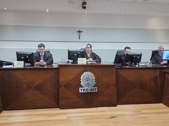 TRE-MT SESSAO PLENÁRIA DO PRIMEIRO TURNO DAS ELEICOES TRE-MT SESSAO PLENÁRIA DO PRIMEIRO TURNO DAS ELEICOES