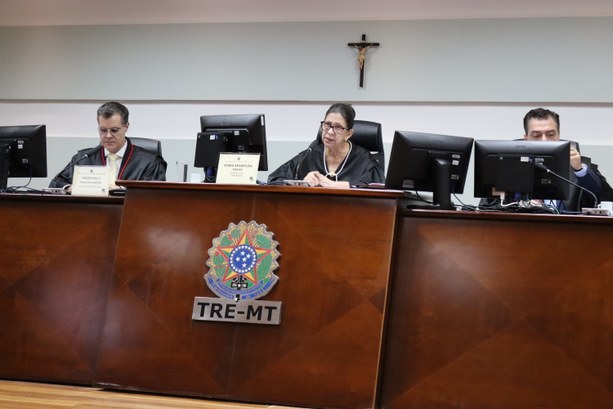 TRE-MT SESSÃO PLENÁRIA E UM ANO DE GESTÃO TRE-MT SESSÃO PLENÁRIA E UM ANO DE GESTÃO