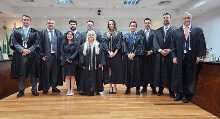 TRE-MT SOLENIDADE DE POSSE DE JUIZES-MEMBROS - VALE ESTA TRE-MT SOLENIDADE DE POSSE DE JUIZES-MEMBROS - VALE ESTA