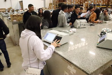 TRE-MT VISITA GUIADA ESCOLA DE JANGADA - depósito