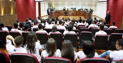 Alunos do Projeto Voto Consciente 2014 visitam o TRE-MT.