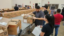TRE-MT Zonas Eleitorais de Cuiabá realizam conferência visual de urnas eletrônicas
