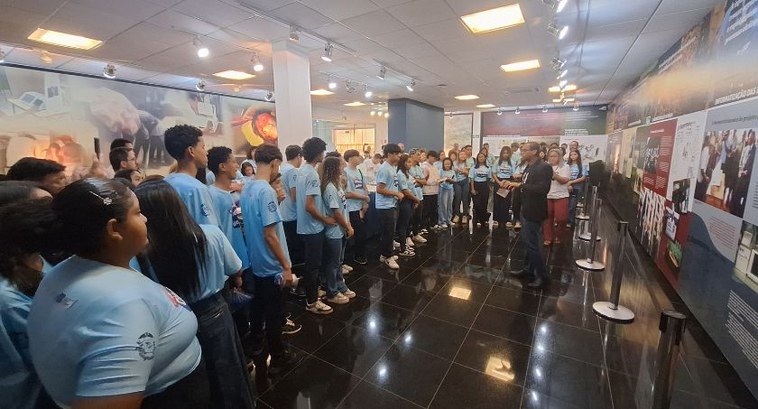 Trezentos alunos do Ensino Médio participam de visita guiada ao TRE-MT 1 Trezentos alunos do Ensino Médio participam de visita guiada ao TRE-MT