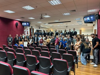 Acadêmicos de Direito da Unic Beira Rio participam de visita guiada no TRE-MT