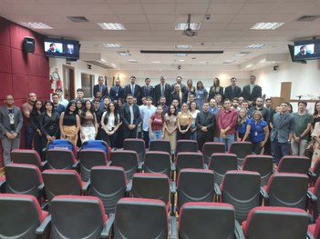 Acadêmicos de Direito da Unic Beira Rio participam de visita guiada no TRE-MT