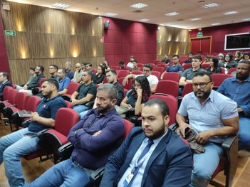 Acadêmicos de Direito da Unic Beira Rio participam de visita guiada no TRE-MT