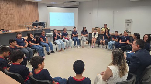 Ação incentiva estudantes a estarem conscientes sobre a importância do voto e da cidadania 