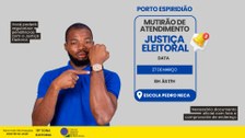 #DescriçãodaImagem: A imagem tem fundo cinza com a fotografia ao lado esquerdo de um homem negro...