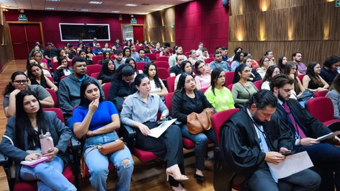 Acadêmicos acompanham julgamentos sobre campanha antecipada e vivenciam a rotina processual da J...