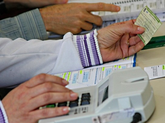 TRE-BA Folgas previstas para mesários devem ser concedidas por empregador Para cada dia trabalhado, o mesário tem direito a dois dias de folga