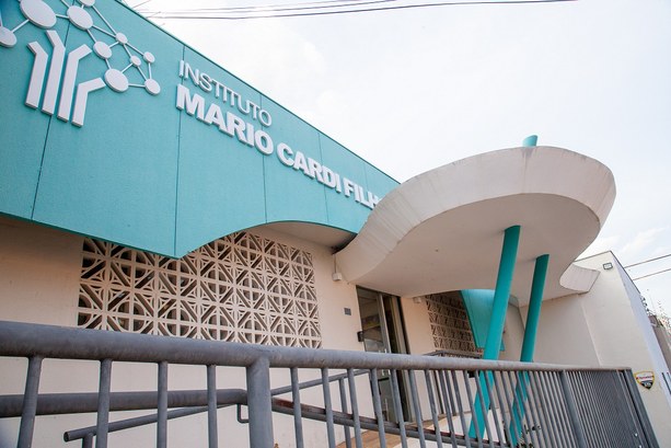Instituto Mário Cardi Filho arrecada roupas usadas para pessoas em situação de rua Instituto Mário Cardi Filho arrecada roupas usadas para pessoas em situação de rua