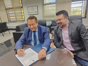  Pérsio Oliveira Landim ao lado do desembargador  Mario Kono e do juiz membro Welder Queiroz