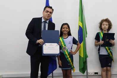 TRE-MT DIPLOMAÇÃO DE ESTUDANTES DO ADVENTISTA - CRIANÇAS NO MEMORIAL