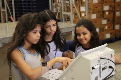TRE-MT DIPLOMAÇÃO DE ESTUDANTES DO ADVENTISTA - CRIANÇAS NO MEMORIAL
