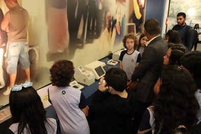 TRE-MT DIPLOMAÇÃO DE ESTUDANTES DO ADVENTISTA - CRIANÇAS NO MEMORIAL