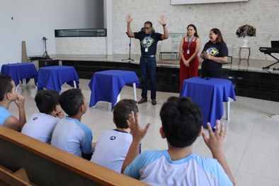 TRE-MT ESTUDANTES VENDO PALESTRA NO ADVENTISTA