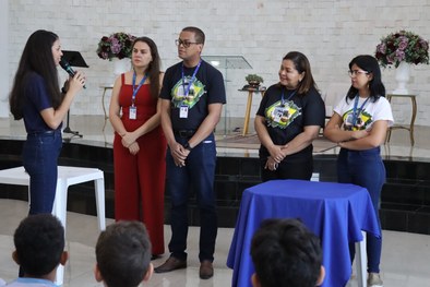TRE-MT ESTUDANTES VENDO PALESTRA NO ADVENTISTA