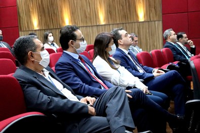 TRE-MT ENTREGA DE LEMBRANÇA JUÍZA TSE CLARA