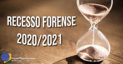Imagem mostra ao lado direito uma ampulheta e a esquerda a frase "Recesso Forense"