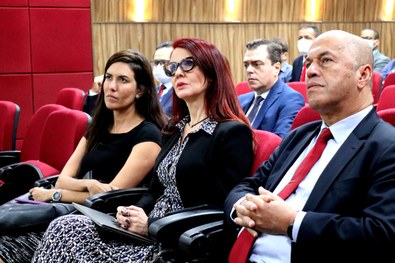 TRE-MT ENTREGA DE LEMBRANÇA JUÍZA TSE CLARA